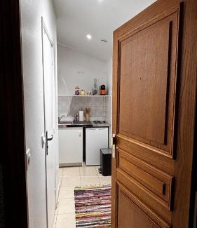 Louis Bertrand-Mirabeau-Semard Apartment | Chez Zaynou