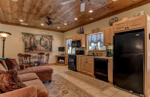 Wiley Cottage | Chianti Ste Vintners Cottage Cozy 3-Bedroom/3-Bath Ste nestled in the Mountains
