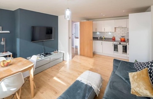 Portsoken Apartment | Chic 1 BD East London apartment w/ view of Shard