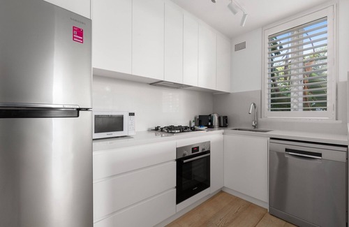 Mosman Apartment | Chic 1-Bed Apartment by Balmoral Beach