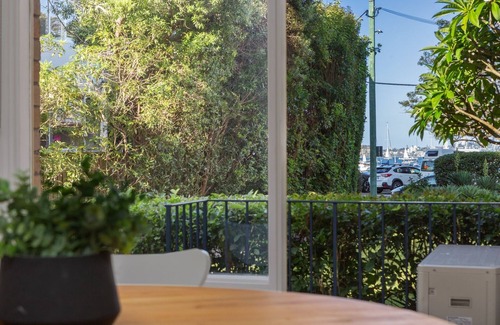 Mosman Apartment | Chic 1-Bed Apartment by Balmoral Beach