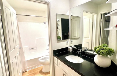 Airport Area Apartment | Chic 1-bedroom 1-bath in central Irvine Location! Monthly Furnished Rental