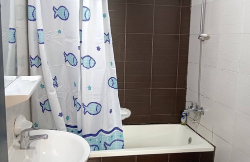 Madinat Zayed Apartment | Chic 1-bedroom apartment with WiFi and AC in awesome Abu Dhabi