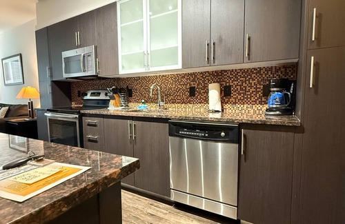 Radnor - Fort Myer Heights Apartment | Chic 1-bedroom apartment with fitness room in welcoming Arlington