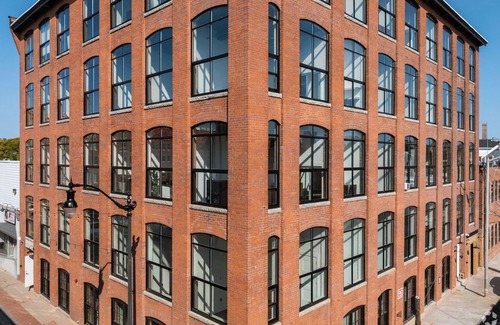 Attleboro Apartment | Chic 1-bedroom apartment with AC, fitness room in fabulous Attleboro.