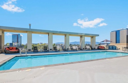 Downtown San Jose Apartment | Chic 1-bedroom apartment in fabulous San Jose with WiFi, fitness room Room
