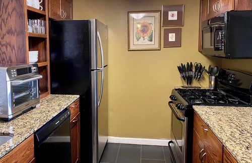 Downtown Tulsa Condo | Chic 1-bedroom condo in brilliant Tulsa with AC, fitness room, WiFi, & security