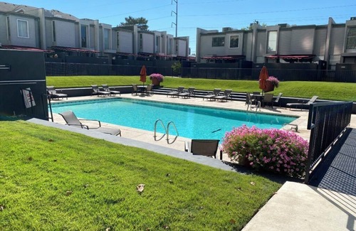 Downtown Tulsa Condo | Chic 1-bedroom condo in brilliant Tulsa with AC, fitness room, WiFi, & security