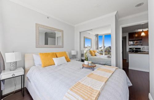 Crosstown Apartment | Chic 1 Bedroom Getaway near Gastown and Chinatown