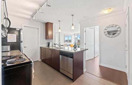 Crosstown Apartment | Chic 1 Bedroom Getaway near Gastown and Chinatown