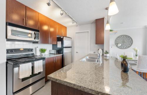 Crosstown Apartment | Chic 1 Bedroom Getaway near Gastown and Chinatown