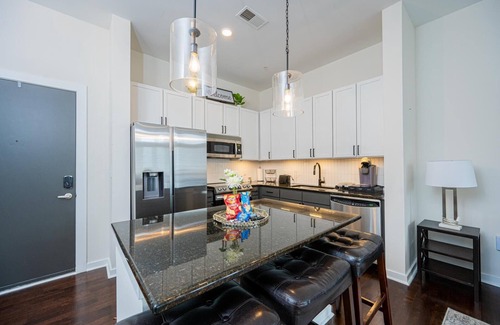 Second Ward Apartment | Chic 1-Bedroom Modern Apt with Gym & Free Parking