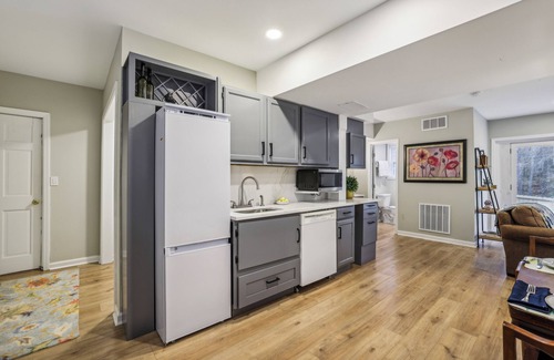 Tate Apartment | Chic 1-bedroom with WiFi and AC in fabulous Alpharetta - Blue Gate