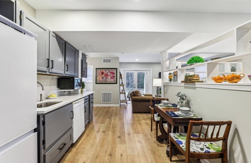 Tate Apartment | Chic 1-bedroom with WiFi and AC in fabulous Alpharetta - Blue Gate