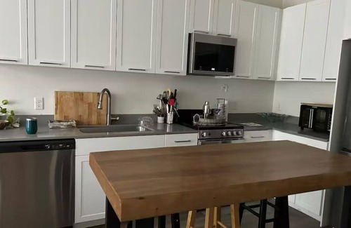 Mill River Apartment | Chic 1-bedroom with WiFi, AC, fitness room in awesome New Haven