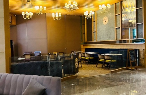 Noida Apartment | Chic 1-bedroom with WiFi, AC in fantastic river view studio apartment