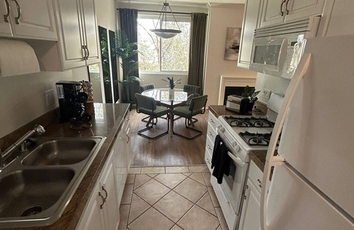 Beverly Hills Apartment | Chic 1 BR /2 BEDS Near BH with Parking and Fitness room