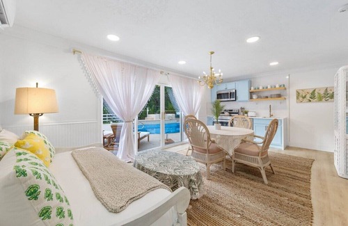 Biggar Apartment | Chic 1 BR private poolside suite sleeps 4
