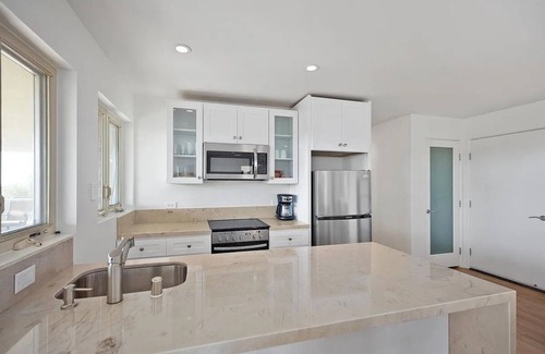 Mystic Hills Apartment | Chic 1200 sq ft. 1-bed, 2 bath w Ocean view and Patio in fabulous Laguna Beach