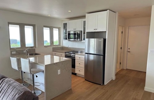 Mystic Hills Apartment | Chic 1200 sq ft. 1-bed, 2 bath w Ocean view and Patio in fabulous Laguna Beach