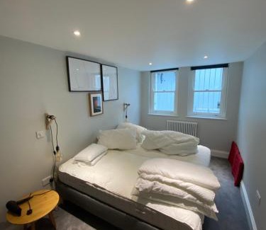 West Kensington Apartment | Chic 1BD Flat wPatio - 2 Mins from Baron's Court!