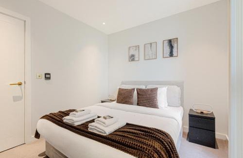 West Hampstead Apartment | Chic 1BR Apt with Terrace & Gym, West Hampstead