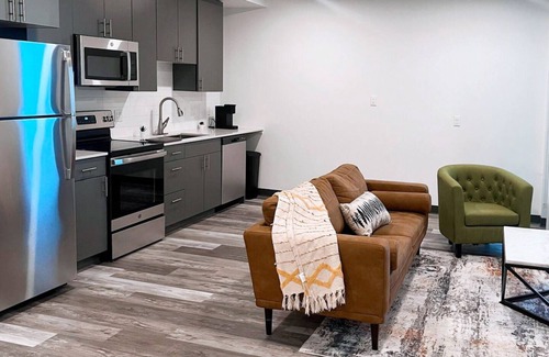 Lincoln Park Apartment | Chic 1BR Art District Hideout