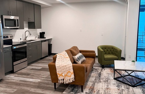 Lincoln Park Apartment | Chic 1BR Art District Hideout