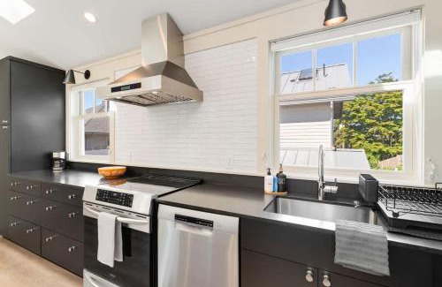 North Queen Anne House | Chic 1BR DADU in Queen Anne