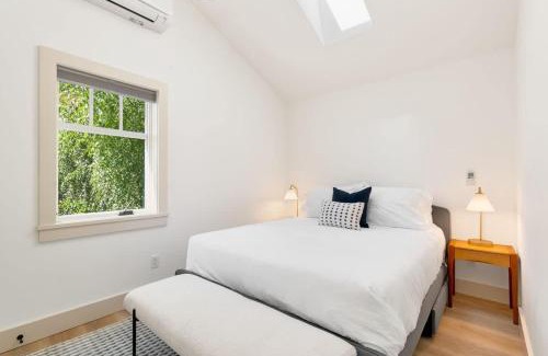 North Queen Anne House | Chic 1BR DADU in Queen Anne