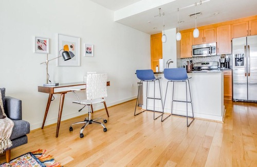 Clarendon Apartment | Chic 1BR in Arlington near Metro, Gym + Pool