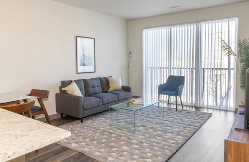 Burlington Apartment | Chic 1BR in The Huntington Near Tech Corridor
