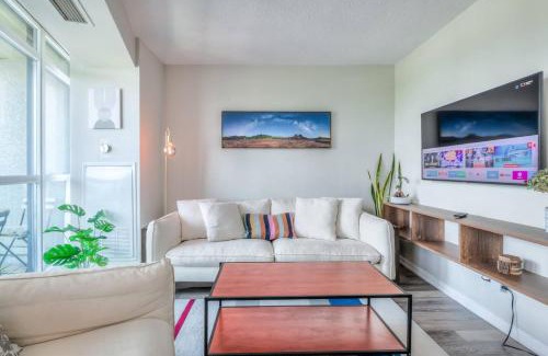 Fort York Apartment | Chic 1BR plus Den Condo with Fast WiFi and Free Parking