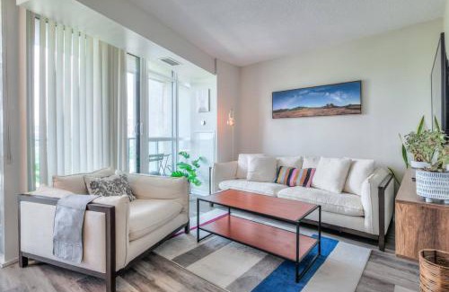 Fort York Apartment | Chic 1BR plus Den Condo with Fast WiFi and Free Parking