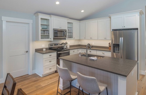 Friday Harbor Condo | Chic 2 bed/2 bath Condo backing UW Labs preserve in enchanting Friday Harbor