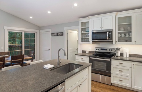 Friday Harbor Condo | Chic 2 bed/2 bath Condo backing UW Labs preserve in enchanting Friday Harbor