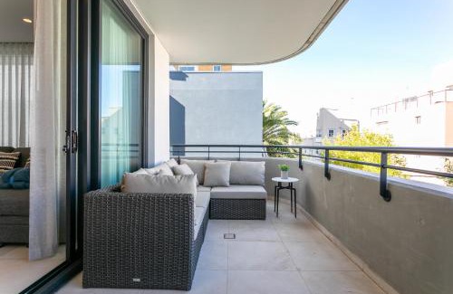 Coogee Apartment | Chic 2-Bed Apartment with Balcony Near Coogee Beach