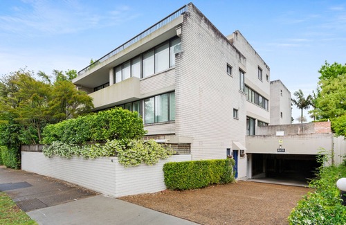 Neutral Bay Apartment | Chic 2-Bed by Landmarks Shops & Transport
