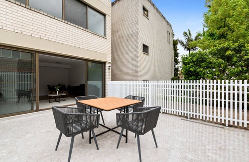 Neutral Bay Apartment | Chic 2-Bed by Landmarks Shops & Transport