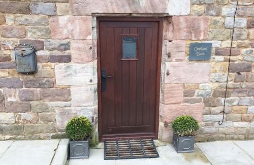 Winkhill House | Chic 2 Bed Peak District Cottage Barn Near Alton Towers, Polar Bears, Chatsworth House