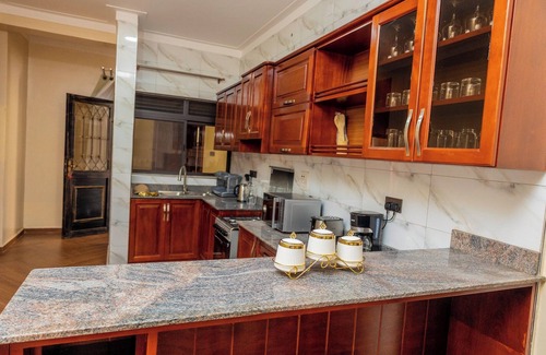 Kampala Apartment | Chic 2-bedroom apartment with WiFi, AC in awesome Bwebajja 003