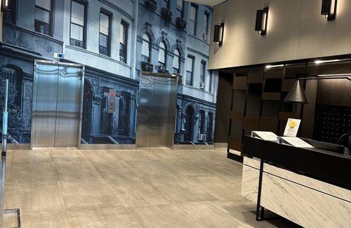 Markham Apartment | Chic 2-bedroom apartment room, free parking in Downtown Markham