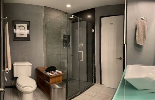 West Hollywood Condo | Chic 2-bedroom condo with WiFi, AC in lovely West Hollywood