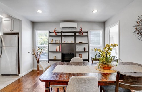 Ladera Heights House | Chic 2-Bedroom Escape in Prime Los Angeles Location - HUD-VP