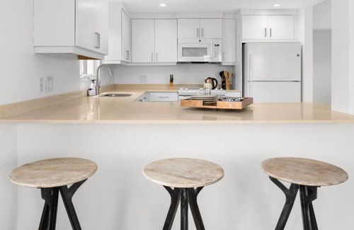Venetian Road Settlement Apartment | Chic 2 Bedroom Home - Central