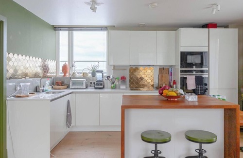 Queen's Park Apartment | Chic 2BD Flat with Roof Terrace, Ladbroke Grove