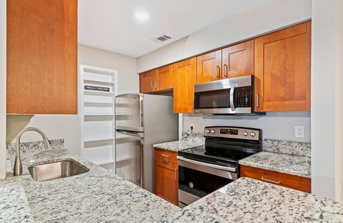 Lindbergh Condo | Chic 2bdr/2bath Urban Retreat - ATL Prime Location with free parking