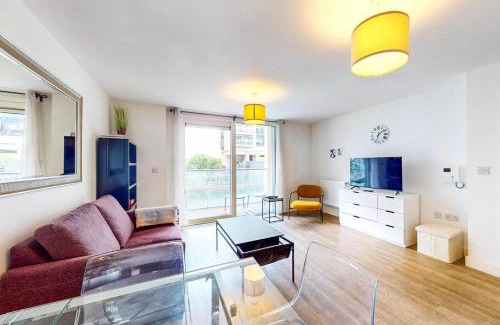 Dalston Apartment | Chic 2Bed APT - 4 Mins To Dalston Junction Station