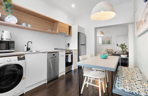 Bondi Apartment | Chic 2BR Apartment with Artful Touches in Bondi