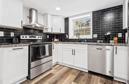 Church Street Apartment | Chic 2BR Bungalow House